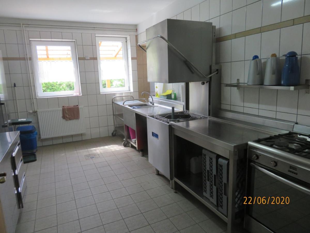 Hostel Waldhaus Am Ferienpark Mirow -Zimmer Du Wc エクステリア 写真