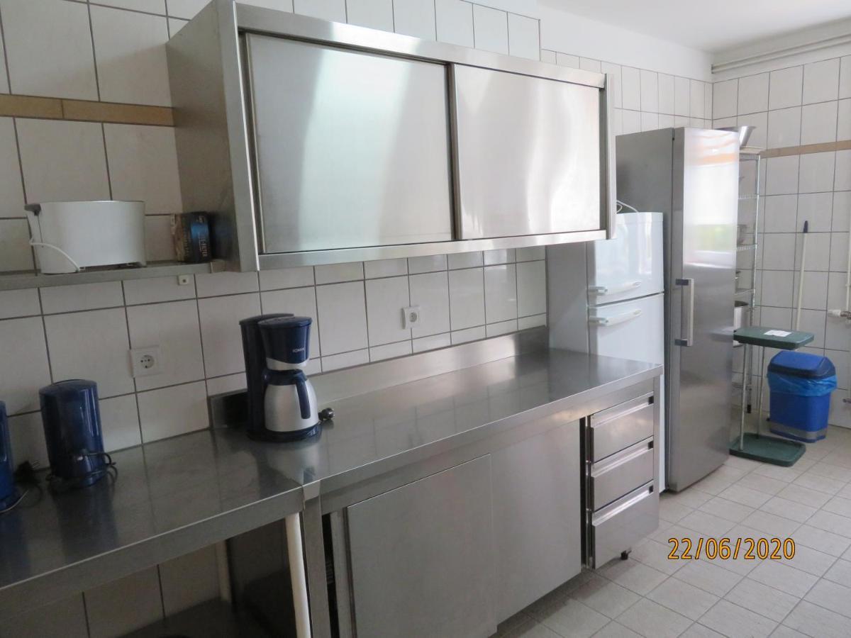 Hostel Waldhaus Am Ferienpark Mirow -Zimmer Du Wc エクステリア 写真