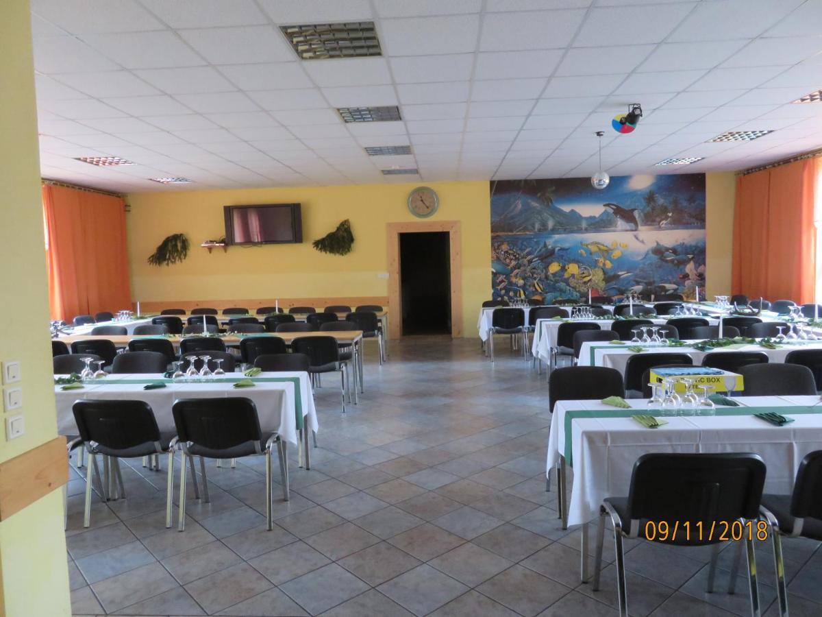 Hostel Waldhaus Am Ferienpark Mirow -Zimmer Du Wc エクステリア 写真
