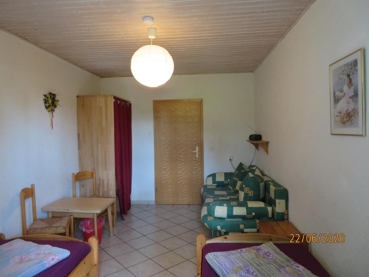 Hostel Waldhaus Am Ferienpark Mirow -Zimmer Du Wc エクステリア 写真
