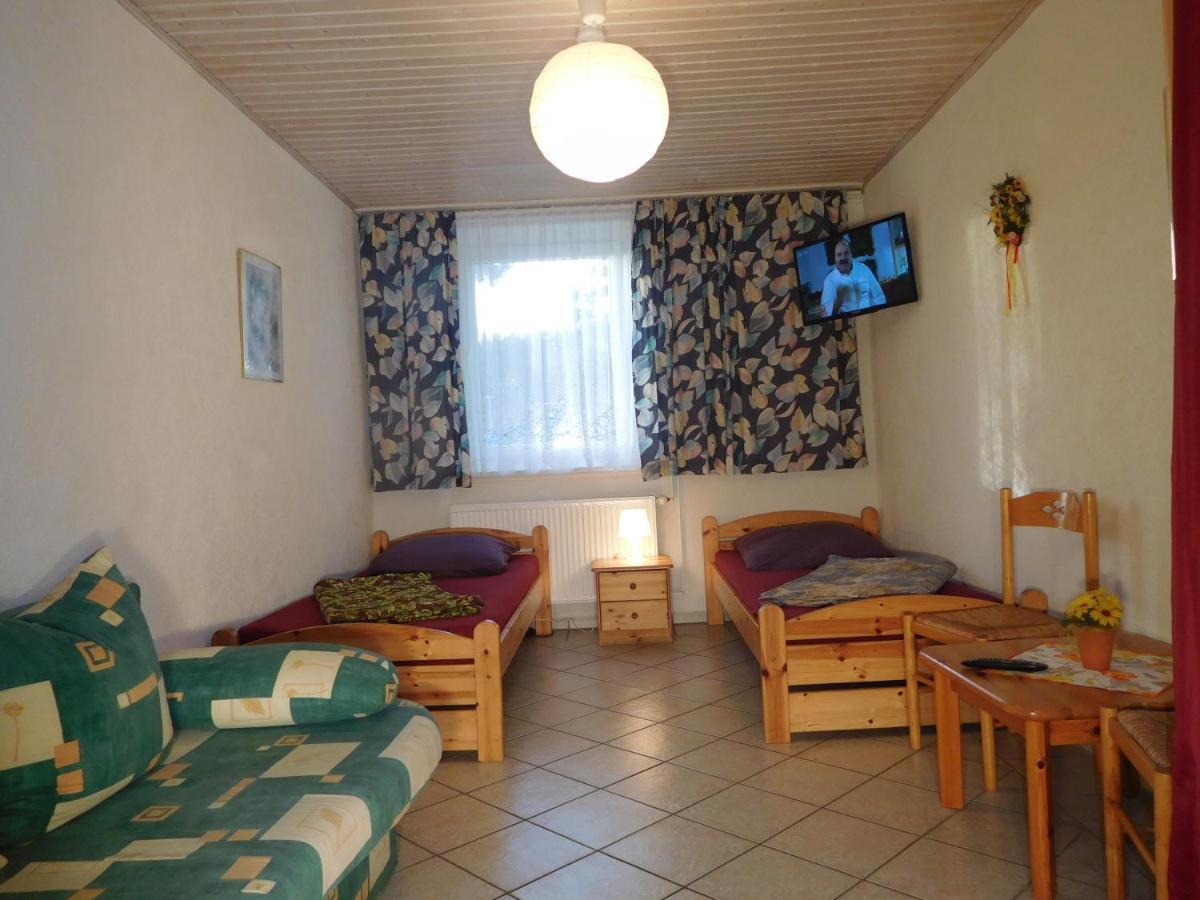 Hostel Waldhaus Am Ferienpark Mirow -Zimmer Du Wc エクステリア 写真