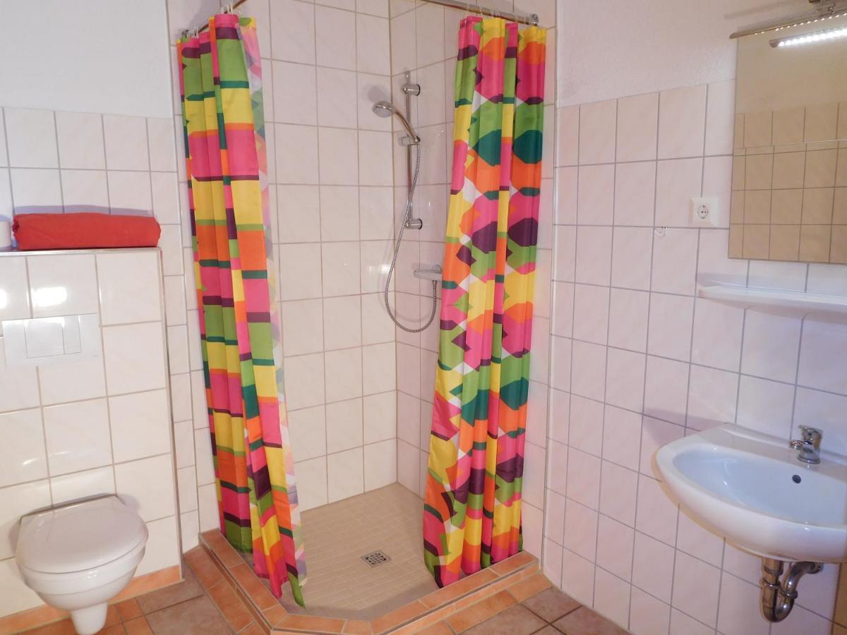 Hostel Waldhaus Am Ferienpark Mirow -Zimmer Du Wc エクステリア 写真